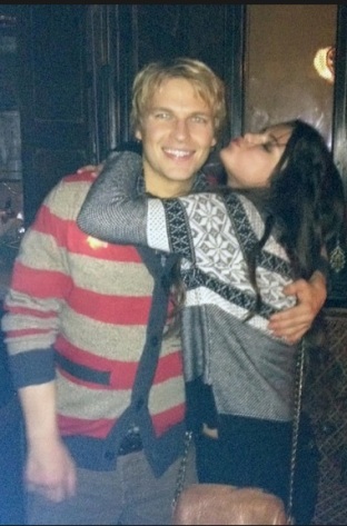 Selena Gomez, Ronan Farrow Selena Gomez, Ronan Farrow